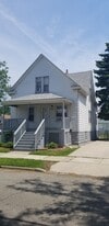1861 5th St in Wyandotte, MI - Building Photo