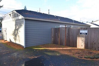 5320 SE 122nd Ave in Portland, OR - Building Photo - Building Photo