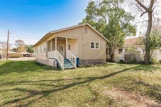 529 N Jefferson Ave in Port Allen, LA - Foto de edificio - Building Photo