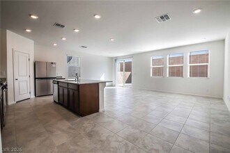 8177 Calpena Ave in Las Vegas, NV - Building Photo - Building Photo