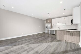 5419 W Belmont Ave in Chicago, IL - Building Photo - Building Photo