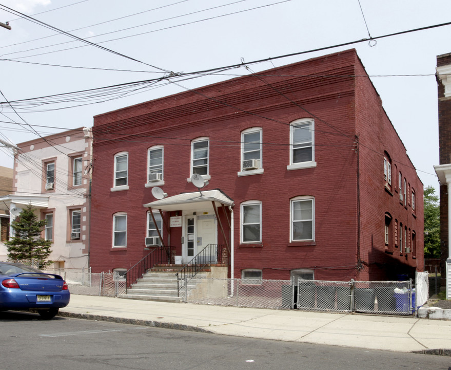 200 Grant St in Perth Amboy, NJ - Building Photo