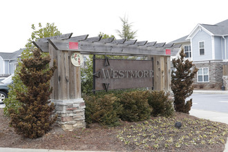 Westmore Apartments in Asheville, NC - Foto de edificio - Building Photo