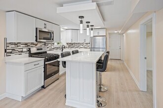 5219 W Deming Pl, Unit G in Chicago, IL - Foto de edificio - Building Photo