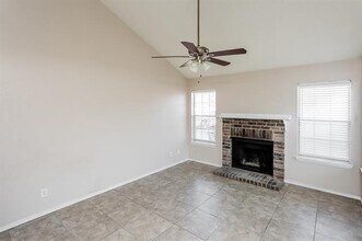 1400 Thackery Dr in Arlington, TX - Building Photo - Building Photo