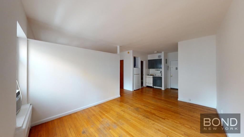 947 1st Ave in New York, NY - Building Photo