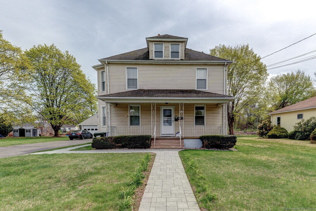 84 Wilbur St in Southington, CT - Building Photo