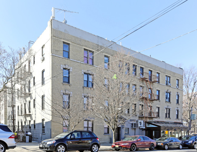 19-06 Ditmars Blvd in Astoria, NY - Building Photo - Building Photo