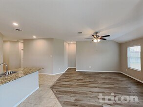 7904 Mosspark Ln in Fort Worth, TX - Foto de edificio - Building Photo