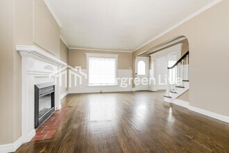 8016 Holmes Rd in Kansas City, MO - Building Photo - Building Photo