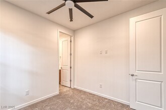 643 Grey Saker St in Las Vegas, NV - Building Photo - Building Photo