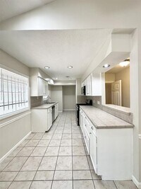 1503 W Donovan St photo'