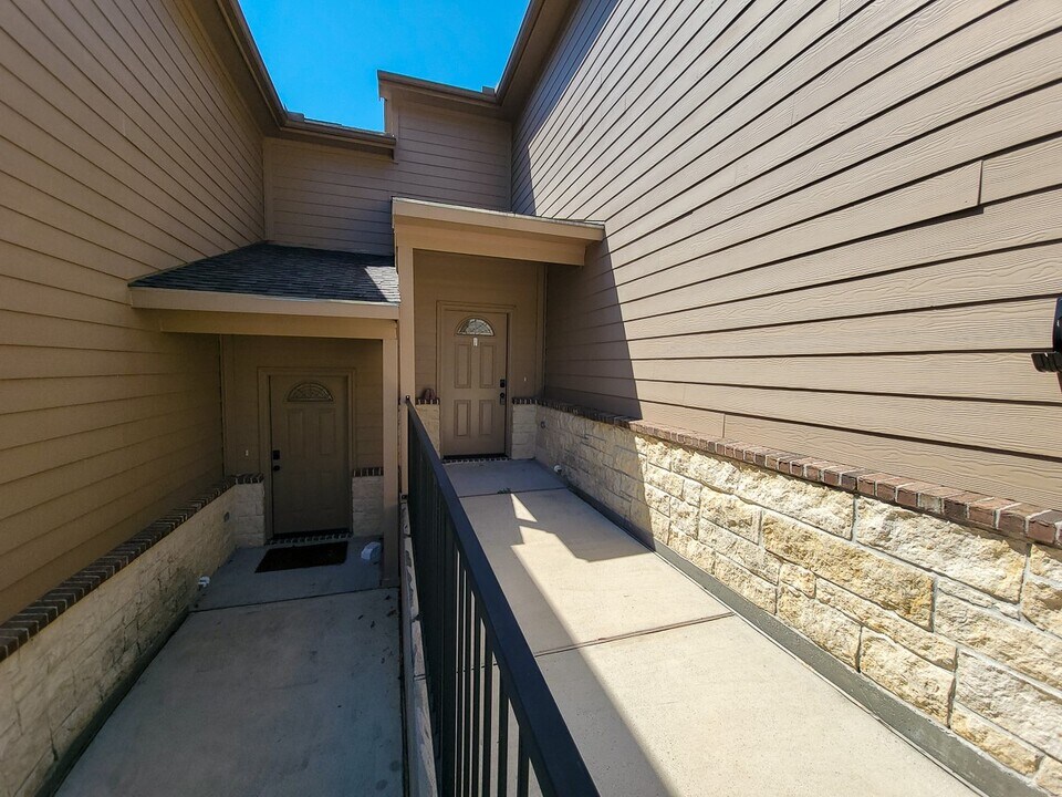 136 Bolero Way in Huntsville, TX - Building Photo