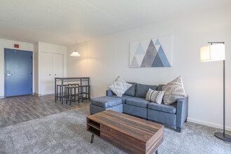 Cedar Place Apartments in Lansing, MI - Building Photo - Interior Photo