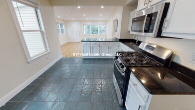 2572 Massachusetts Ave, Unit 2 in Cambridge, MA - Building Photo - Building Photo