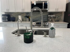 9856 8th Ave in Orlando, FL - Building Photo - Building Photo