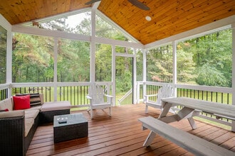 Room in House on Sandy Pines Dr in Youngsville, NC - Foto de edificio - Building Photo