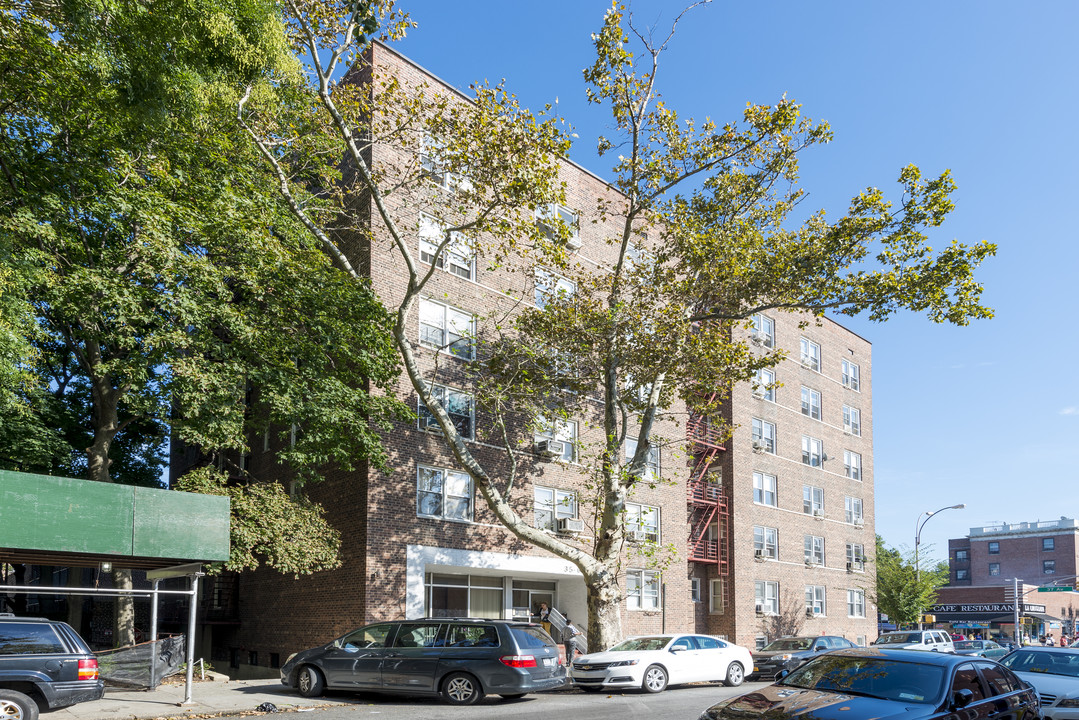 3565 85th St in Jackson Heights, NY - Building Photo