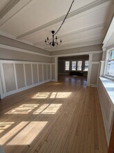 2000 E Newberry Blvd, Unit Lower in Milwaukee, WI - Building Photo - Building Photo