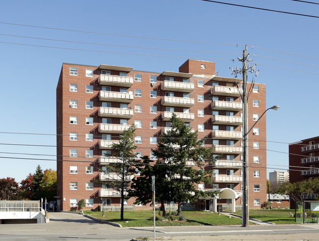 851 Queenston Rd in Hamilton, ON - Building Photo - Building Photo