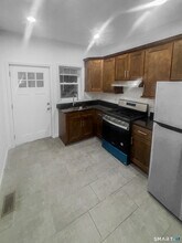 1042 Iranistan Ave in Bridgeport, CT - Building Photo - Building Photo