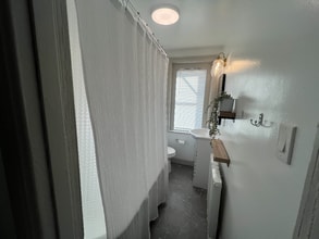 513 E Montgomery Ave in North Wales, PA - Foto de edificio - Building Photo