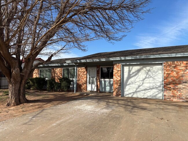 7406 Globe Ave in Lubbock, TX - Building Photo - Building Photo