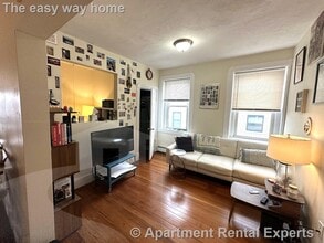 1056 Cambridge St in Cambridge, MA - Foto de edificio - Building Photo