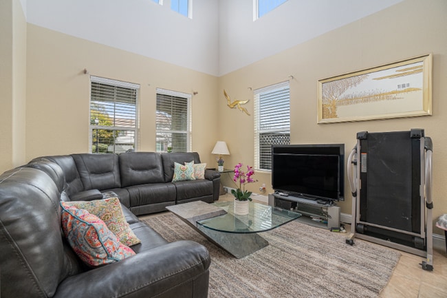 1124 Europena Dr in Brentwood, CA - Building Photo - Building Photo