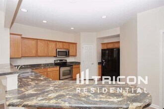 2037 Silverton Cir in Spring Hill, TN - Building Photo - Building Photo