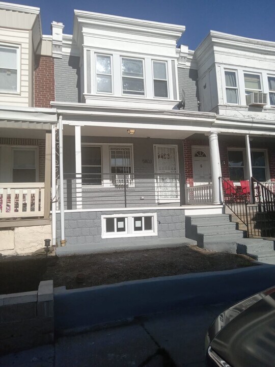 5803 N Woodstock St Photo