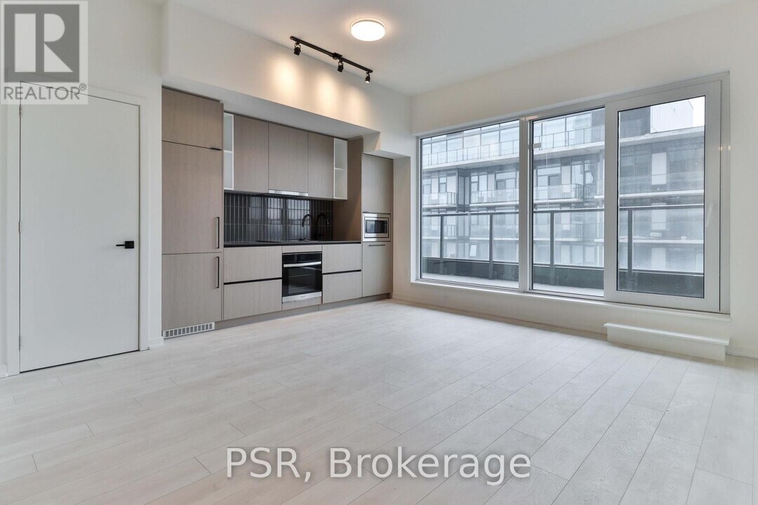 1285 Dupont St in Toronto, ON - Building Photo