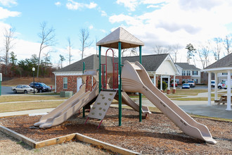 Henson Place Apartments in Albemarle, NC - Building Photo - Building Photo