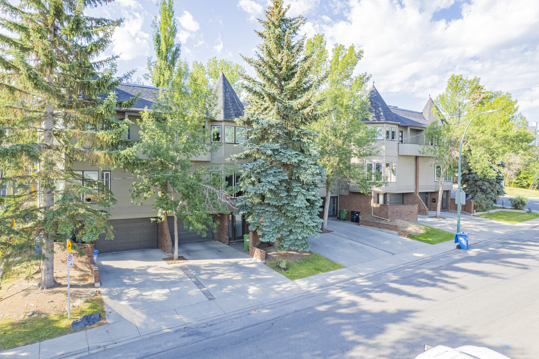 2410 14th St SW in Calgary, AB - Building Photo