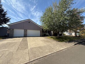 1780 NW Wallace Rd in McMinnville, OR - Building Photo - Building Photo