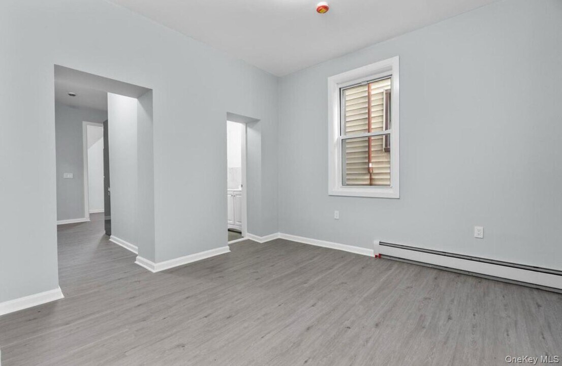 11 Cedar St in Yonkers, NY - Building Photo