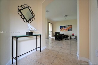 10132 NW 7th St, Unit 208 in Miami, FL - Building Photo - Building Photo