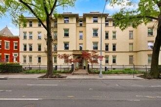 150 Rhode Island Ave NW in Washington, DC - Foto de edificio - Building Photo