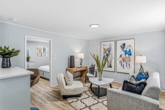 4233 Brownsboro Rd in Winston-Salem, NC - Foto de edificio - Building Photo