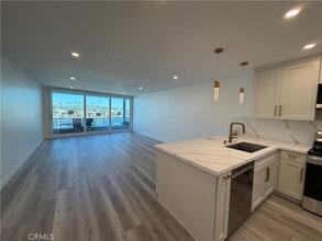6150 E Bayshore Walk in Long Beach, CA - Building Photo - Building Photo