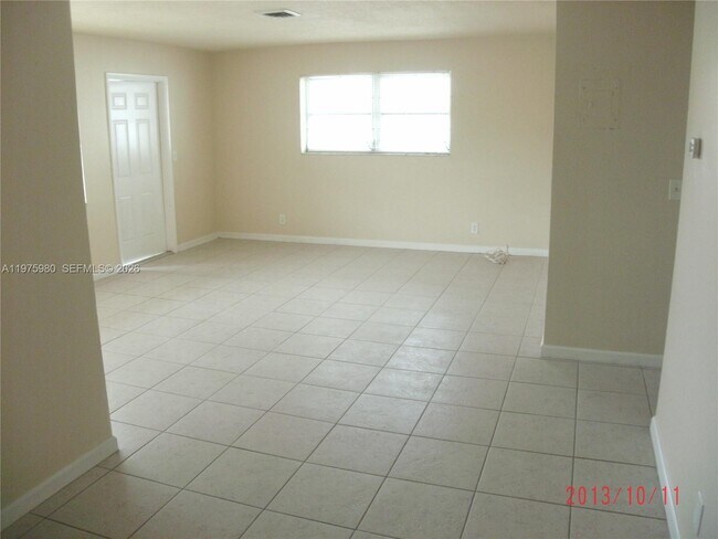 2127 Van Buren St in Hollywood, FL - Building Photo - Building Photo