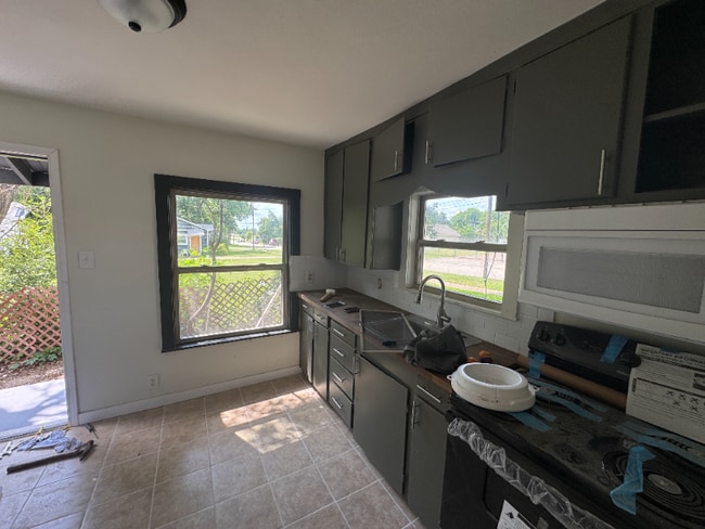 1611 W Ave C in Temple, TX - Foto de edificio - Building Photo