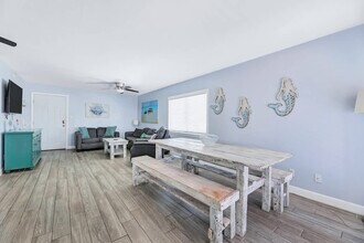 132 E Gardenia St in South Padre Island, TX - Building Photo - Building Photo