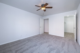 Laclede Forest Apartments in St. Louis, MO - Foto de edificio - Interior Photo