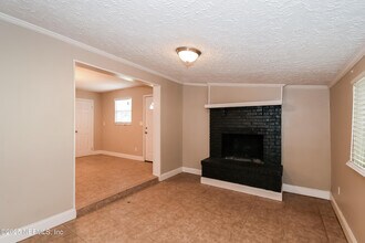 6965 Miss Muffet Ln N in Jacksonville, FL - Building Photo - Building Photo
