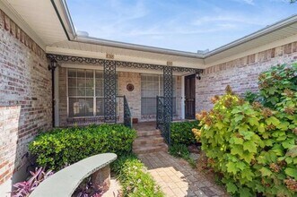 8318 Lullwater Dr in Dallas, TX - Building Photo - Building Photo