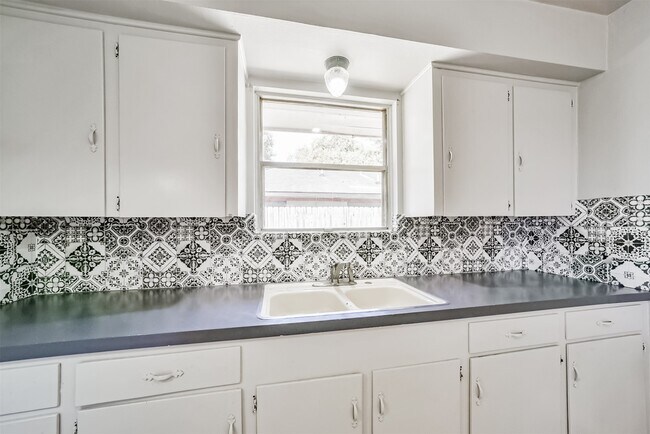 property at 610 S Belknap St