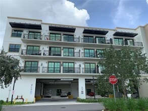 4100 SW 64th Ave in Davie, FL - Building Photo - Building Photo