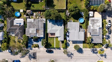 7548 Adventure Ave in North Bay Village, FL - Building Photo - Building Photo