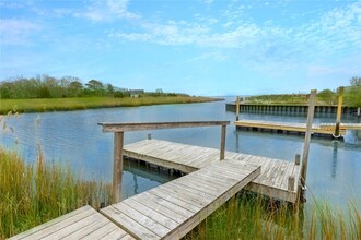 13 Bayberry Ln in East Quogue, NY - Building Photo - Building Photo